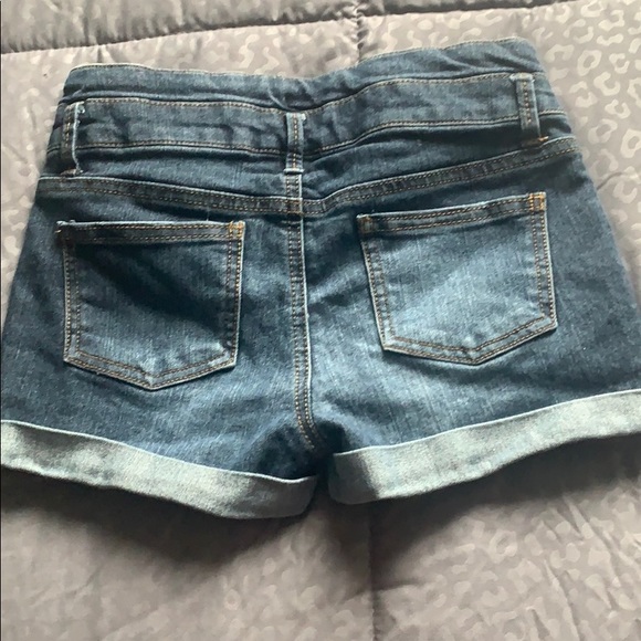 Shorts - Picture 2 of 4